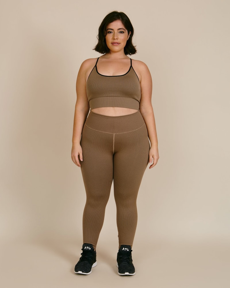Front of a model wearing a size XL/1X Seamless Ribbed Legging Camel in Camel by Good American. | dia_product_style_image_id:219674
